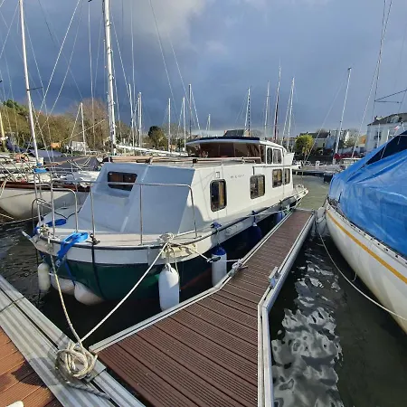 Botel Nuit A Bord Reze
