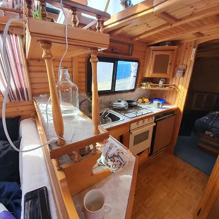 Botel Nuit A Bord